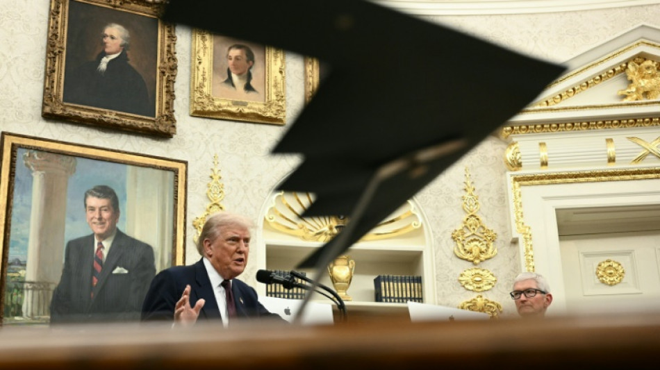 Oro, una carta real y nominaciones al Nobel, c&oacute;mo ganarse los favores de Trump