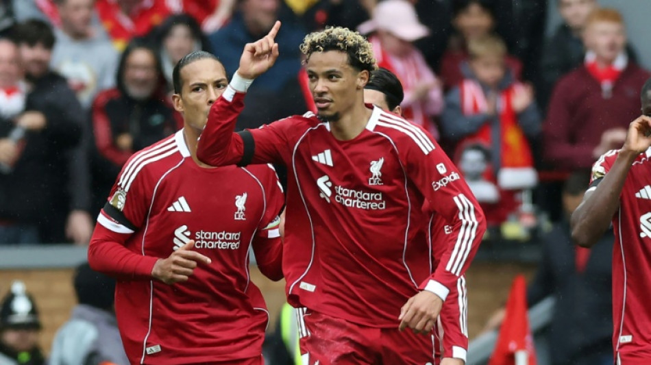 Liverpool vence Everton (2-1) e mantém campanha 100% no Inglês; United bate Chelsea