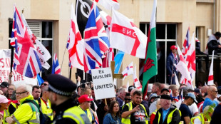Rund 110.000 Menschen demonstrieren nach Aufruf des Rechtsextremen Tommy Robinson in London