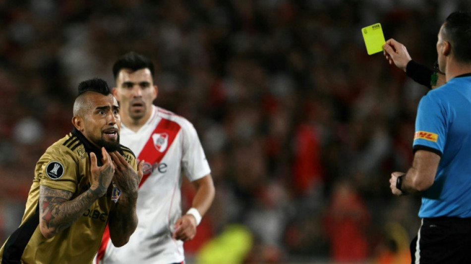 Jogador chileno Vidal &eacute; acusado de agress&atilde;o sexual