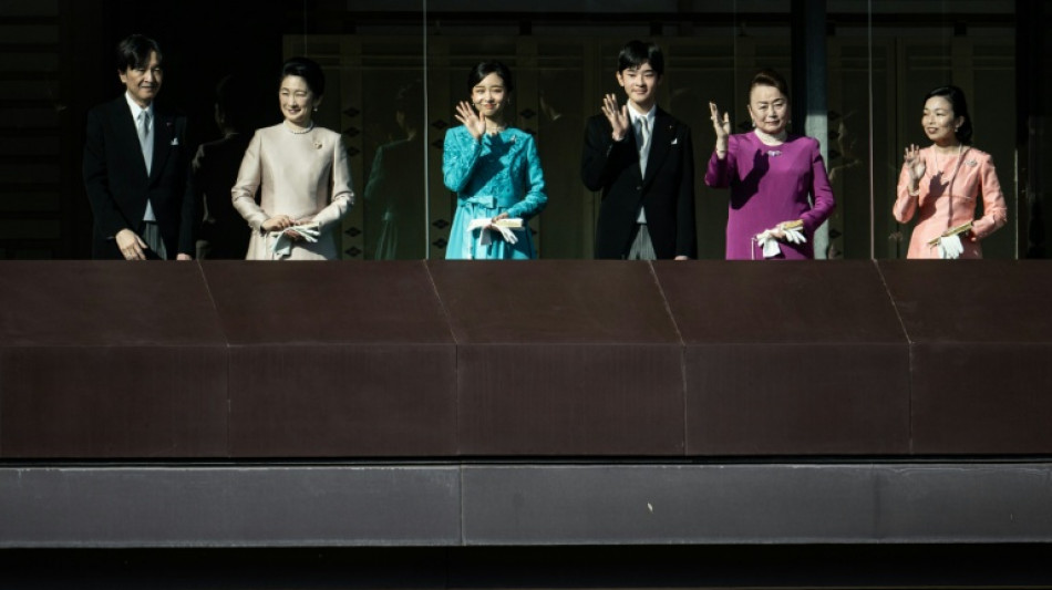 Un joven se desnuda ante el emperador de Jap&oacute;n durante su discurso de A&ntilde;o Nuevo