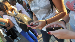 Smartphone prima dei 13 anni pu&ograve; compromettere la salute mentale