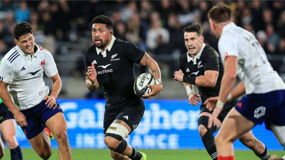 All Blacks score six tries to hammer under-strength France
