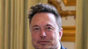 Elon Musk cortejado por Macron y estrella de sal&oacute;n tecnol&oacute;gico en Par&iacute;s