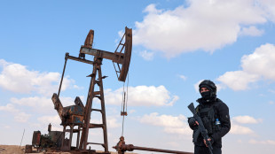 Prezzi petrolio in lieve aumento, Wti scambiato a 59,58 dollari