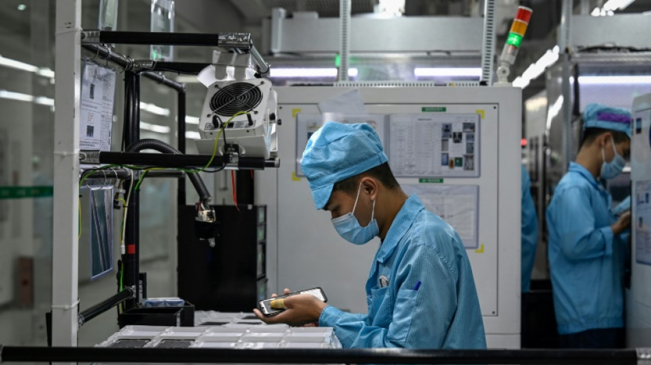 China baja tipo de inter&eacute;s para estimular econom&iacute;a