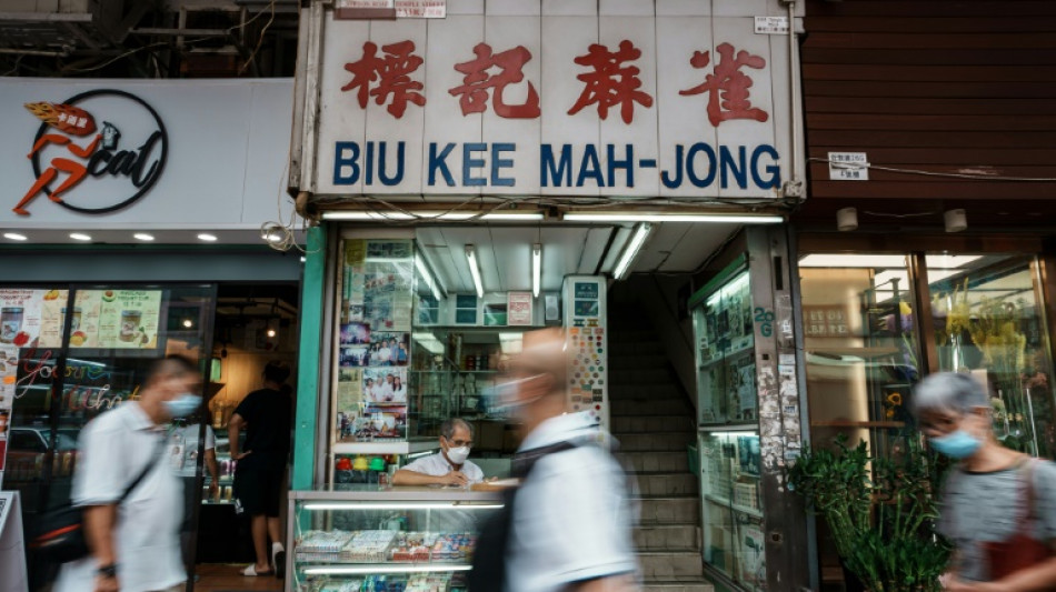 En Hong Kong vive uno de los &uacute;ltimos grabadores de fichas de mahjong 
