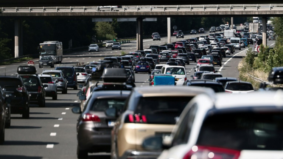 Vacances d'&eacute;t&eacute;: circulation "tr&egrave;s dense" vers le sud &agrave; la mi-journ&eacute;e