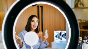 Sur les r&eacute;seaux sociaux, le business sans scrupule de l'esth&eacute;tique dentaire