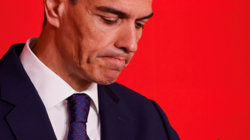 Ap&oacute;s golpe por esc&acirc;ndalo de corrup&ccedil;&atilde;o, presidente de Governo espanhol tenta resistir 