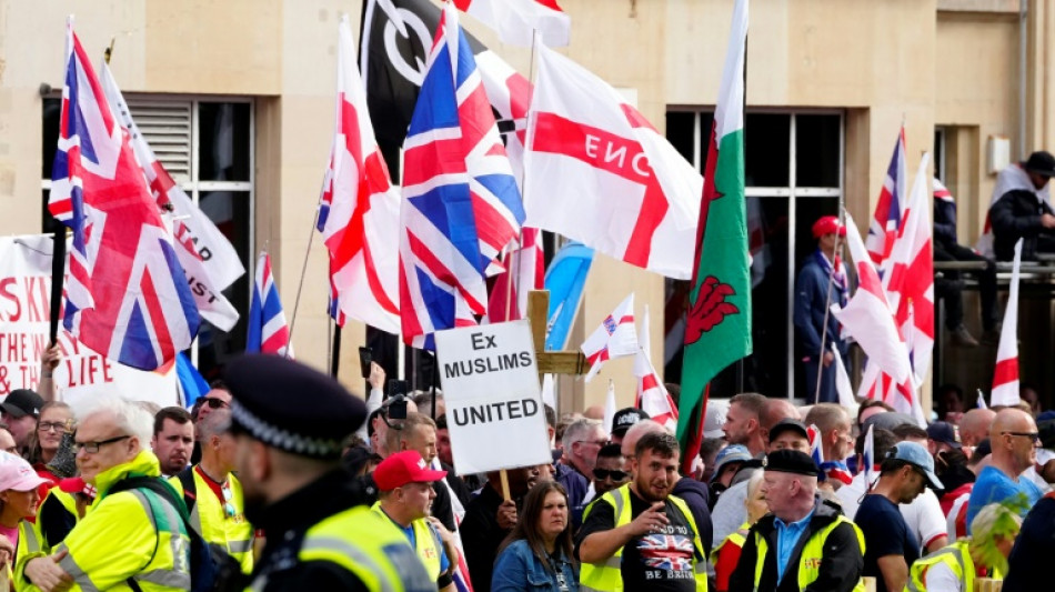 M&aacute;s de 100.000 personas manifiestan en Londres convocadas por un activista de ultraderecha