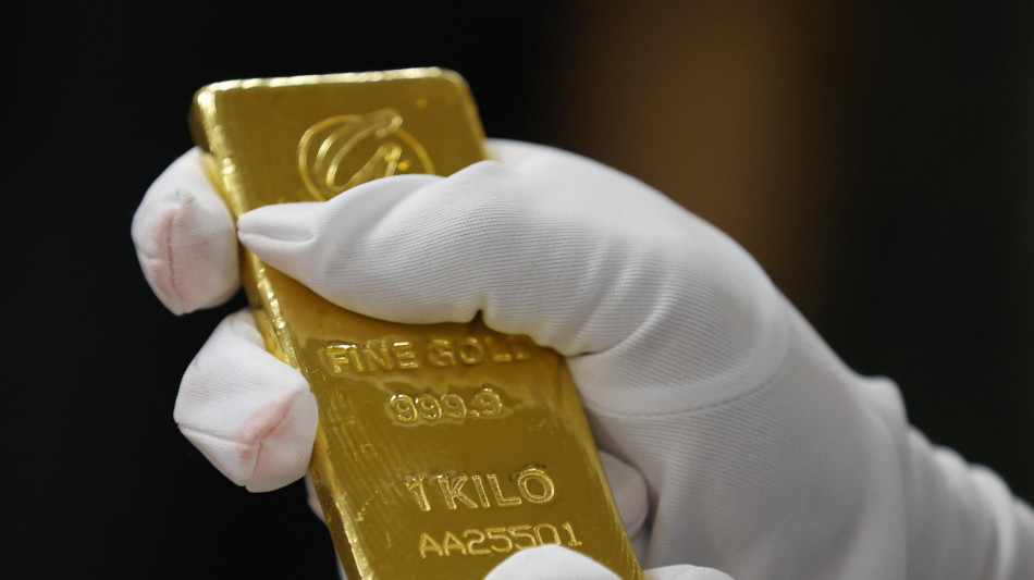 Il prezzo dell'oro in crescita, Spot scambiato a 5.165,7500 dollari