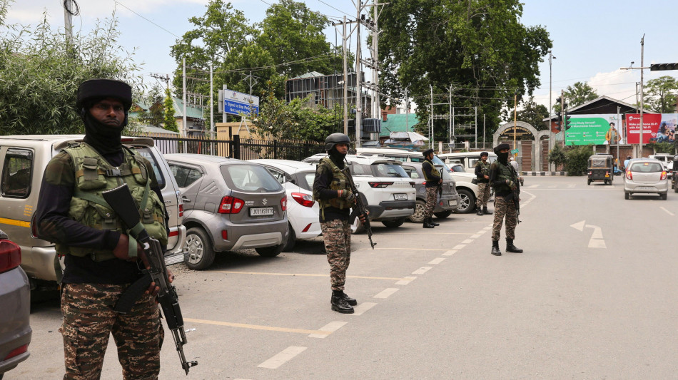 Pakistan, 40 civili e 11 soldati uccisi in scontri con l'India