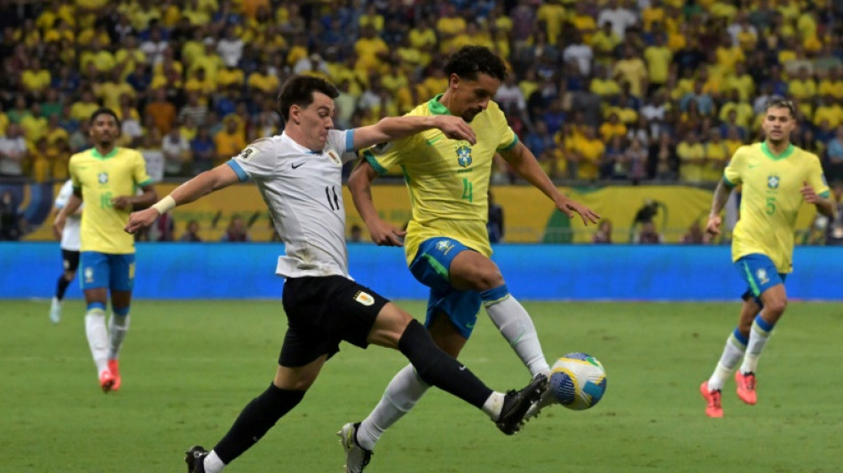 Sele&ccedil;&atilde;o termina ano mergulhada em um mar de d&uacute;vidas