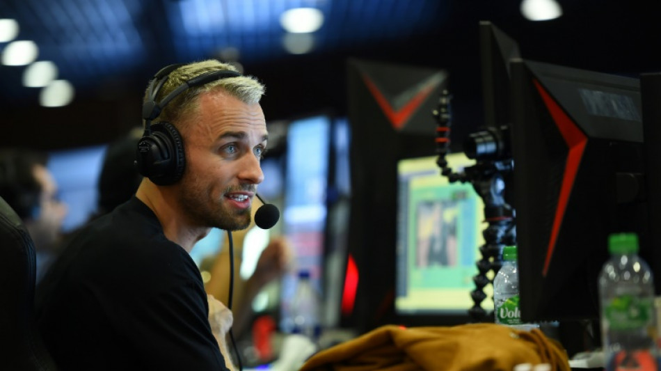 Influenceurs: des likes, du fric, des pol&eacute;miques