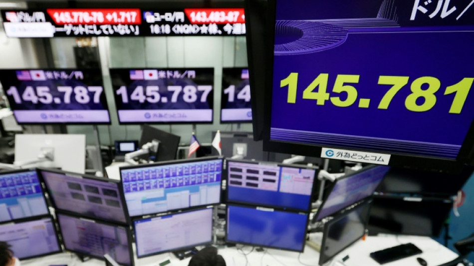 El gobierno japon&eacute;s interviene en el mercado de cambios para sostener al yen