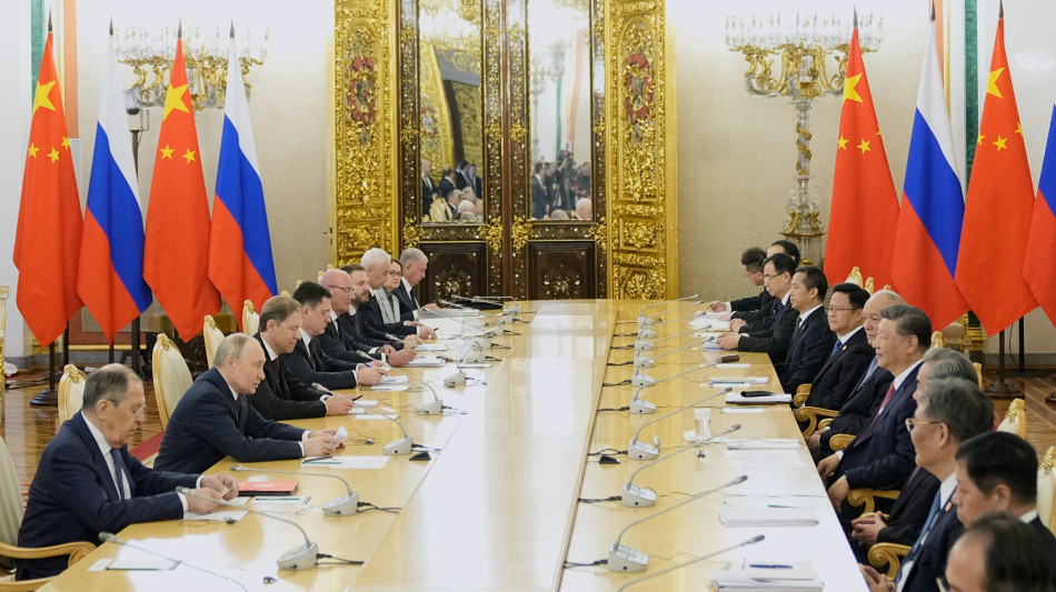 Cina e Russia firmano oltre 20 documenti di cooperazione