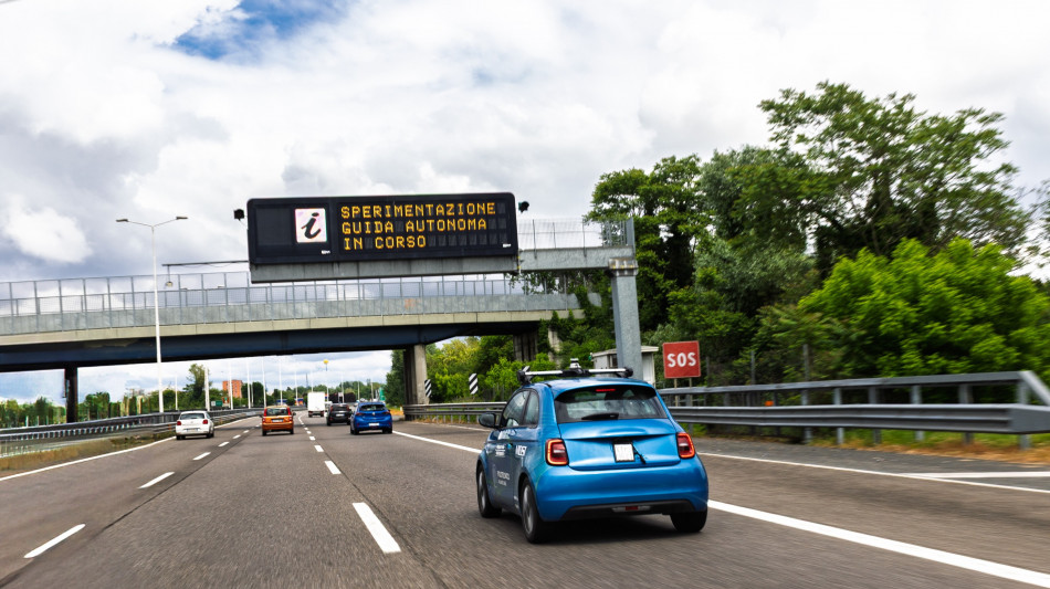 Milano Serravalle e Polimi, test di guida autonoma su strada