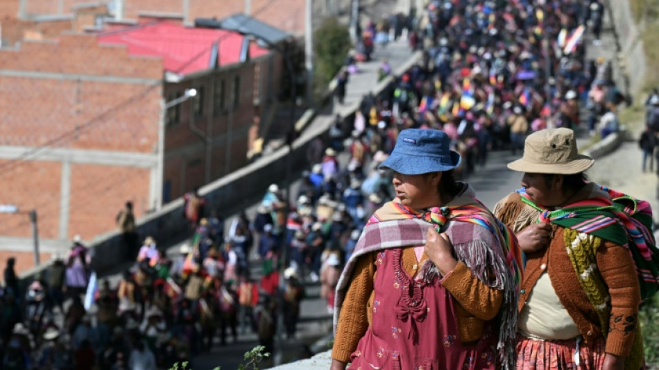 Milhares de trabalhadores tomam La Paz em protesto contra o governo da Bol&iacute;via