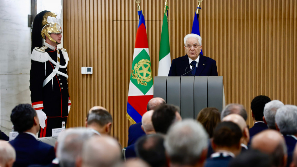 Mattarella, spesa per difesa poco popolare ma mai cos&igrave; necessaria