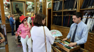 El abanico, un renovado accesorio imprescindible para enfrentar el calor