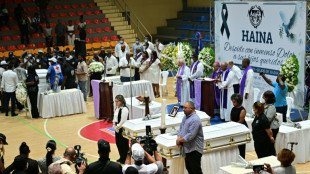 Discoth&egrave;que effondr&eacute;e: une "douleur" qui "ne se calme pas", lors de fun&eacute;railles collectives