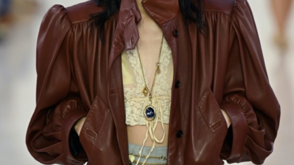 Uma semana de cl&aacute;ssicos revisitados nas passarelas parisienses