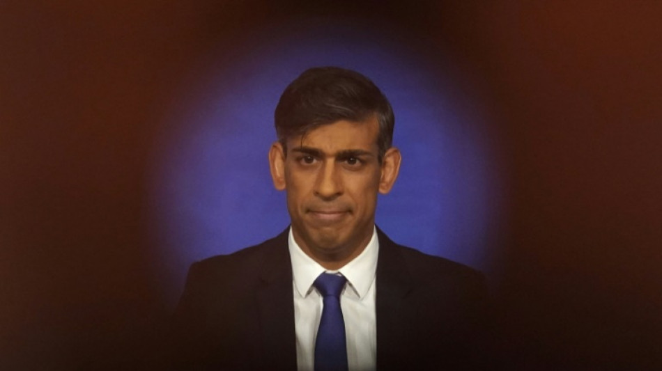 Covid: Rishi Sunak d&eacute;fend son action et relativise son r&ocirc;le 