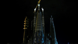 Zwei neue Türme der Sagrada Familia erstmals beleuchtet