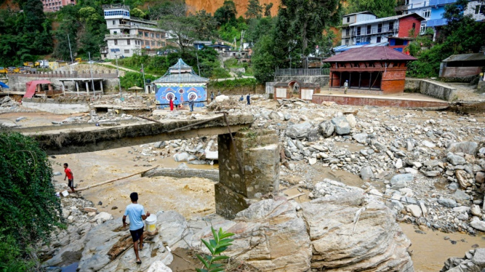 Indignaci&oacute;n en Nepal por el retraso de los socorros tras las inundaciones, que dejaron 225 muertos