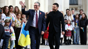 Starmer pede maior entrega de armas de longo alcance à Ucrânia em encontro com Zelensky