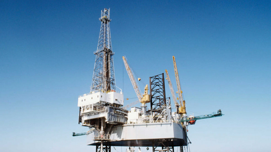 Prezzo del petrolio in rialzo, il Wti a 60,34 dollari