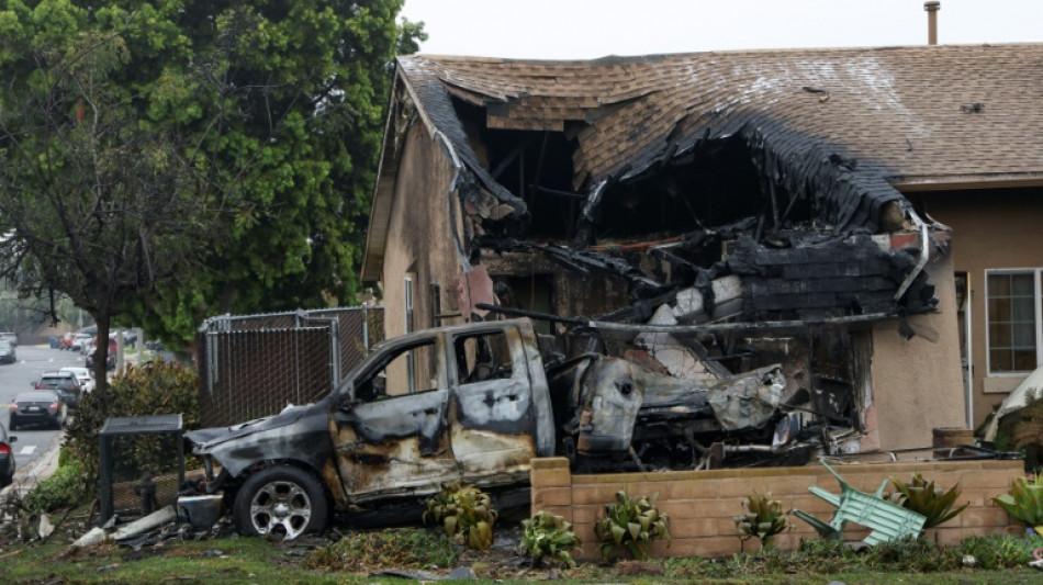 N&uacute;mero de mortos em queda de avi&atilde;o na Calif&oacute;rnia sobe para seis
