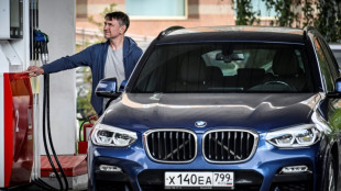 Frappes ukrainiennes sur les raffineries et forte demande: en Russie, l'essence devient ch&egrave;re