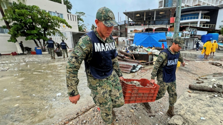 El huracán Erick se debilita mientras avanza por el oeste de México
