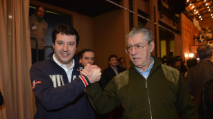 Salvini a Bossi, mi hai cambiato la vita, continueremo sulla tua strada