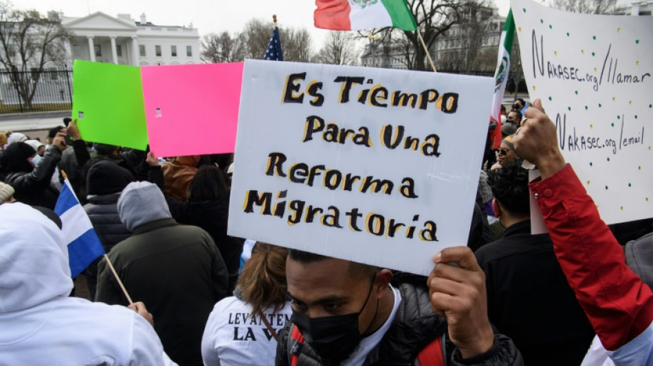 Migrantes dejan de trabajar y piden "&iexcl;Ciudadan&iacute;a, ahora!" en Estados Unidos