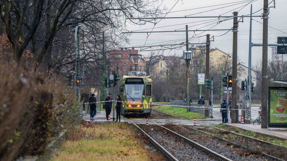 Altro tram esce dai binari a Milano, terzo incidente in dieci giorni