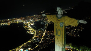 Cristo de Rio se ilumina con la '10' y el papa env&iacute;a mensaje en homenajes a Pel&eacute;
