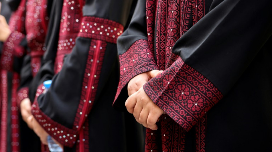 Una artista gazatí borda desde París el "dolor" de la guerra