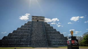 Trof&eacute;u da Copa do Mundo visita Chich&eacute;n Itz&aacute;, ber&ccedil;o do jogo de bola maia