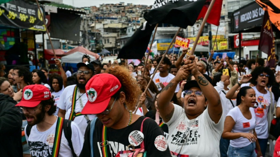 Tras el sangriento operativo, la ira toma la calle en una favela de Rio