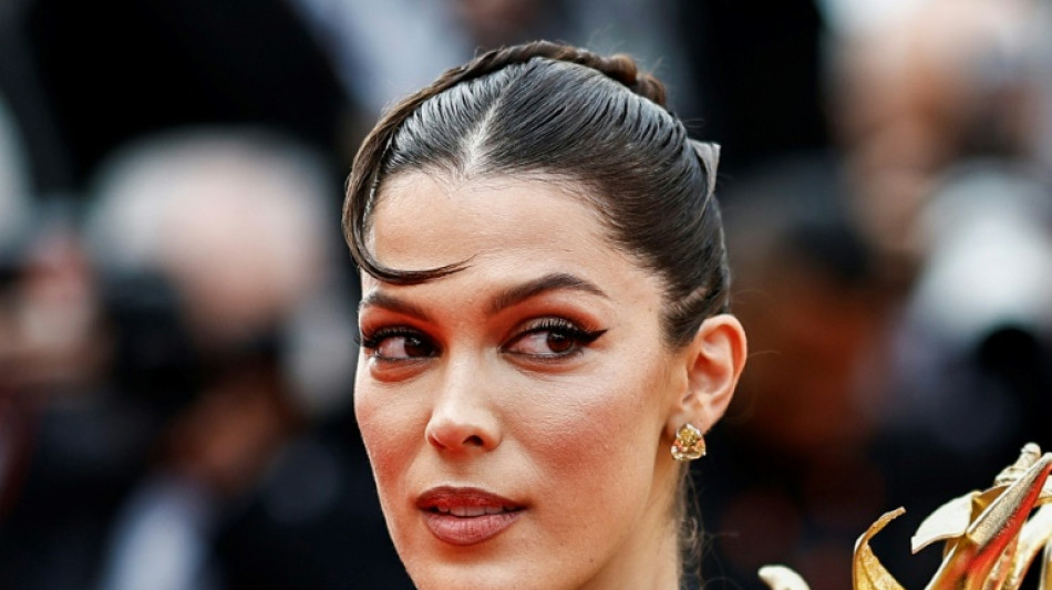 Violences conjugales: proc&egrave;s repouss&eacute; pour le compagnon de la Miss Univers Iris Mittenaere