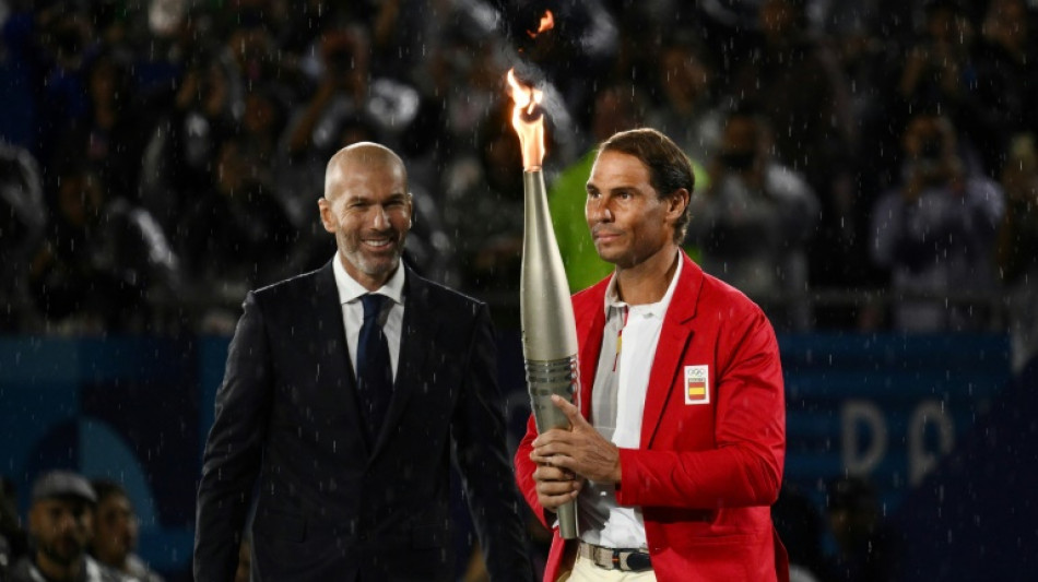 Del pu&ntilde;o al aire con su hijo a relevista de honor, Rafa Nadal siempre brilla en Par&iacute;s