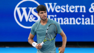 Alcaraz supera um debilitado Zverev e far&aacute; final em Cincinnati contra Sinner