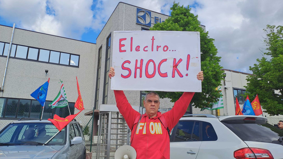 Electrolux: lavoratori in sciopero a Cerreto, 'Electro...shock!'