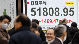 Borsa: Asia brillante dopo l'inflazione Usa, yen debole, Tokyo +1,48%