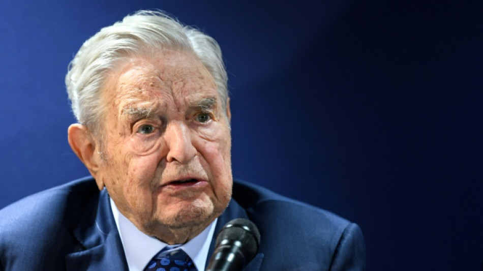 Trump amenaza con demandar al multimillonario Soros y a su hijo 