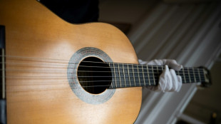 La legendaria guitarra espa&ntilde;ola "La In&eacute;dita", a subasta en Par&iacute;s