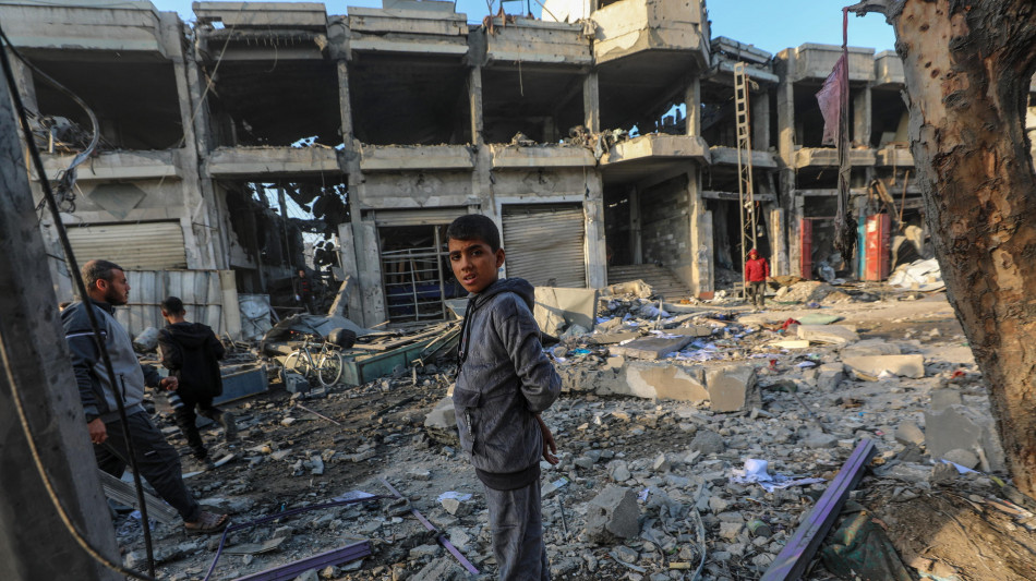 Difesa civile, 21 morti nei raid israeliani a Gaza